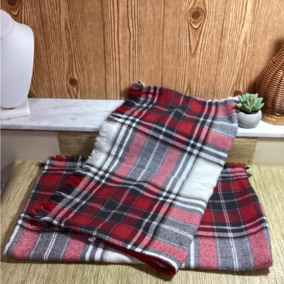 Pottery Barn Hamilton Plaid Red and Black 20” x 24” - Picture 1 of 8